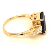 (LD) Anillo con zafiro y diamantes de laboratorio en oro amarillo 14KT.