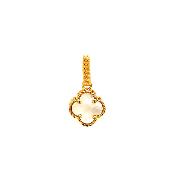 Dije (trébol blanco nacar) en oro amarillo 18k