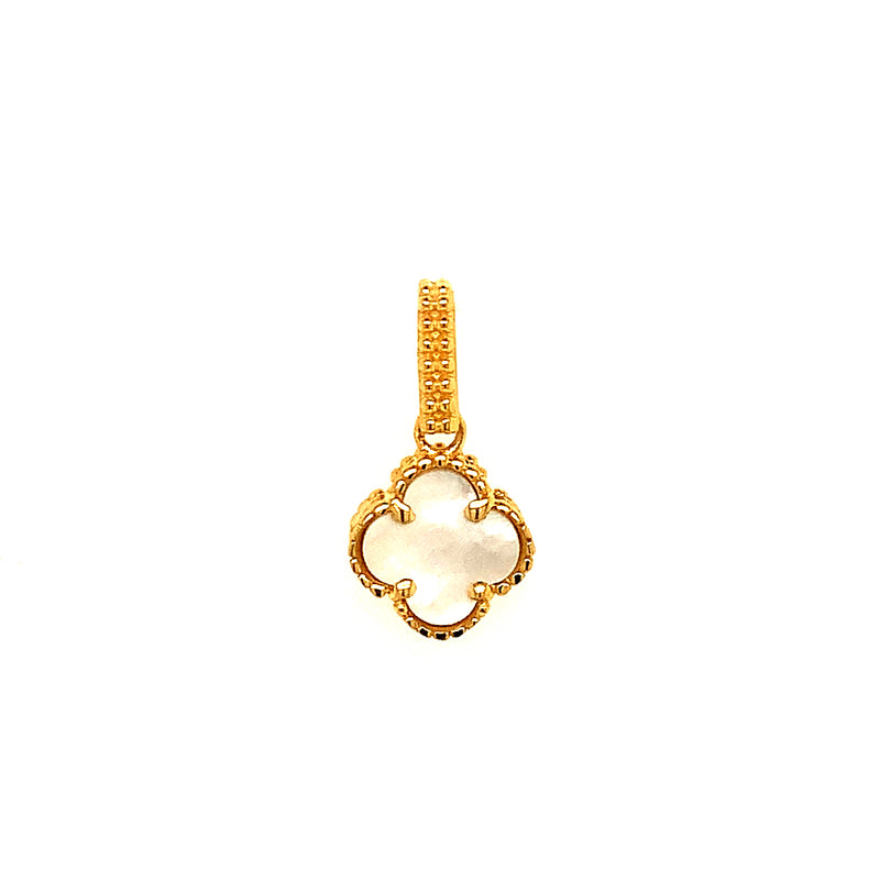 Dije (trébol blanco nacar) en oro amarillo 18k
