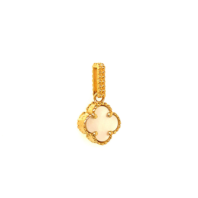 Dije (trébol blanco nacar) en oro amarillo 18k
