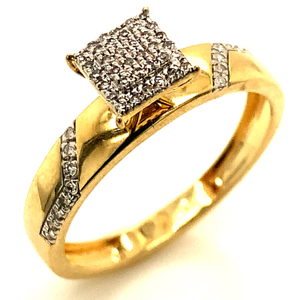 (SOFIA) Trío de anillos con diamantes en oro amarillo 10k