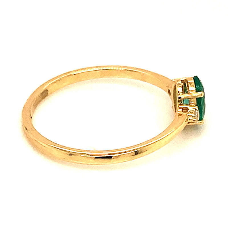 Anillo con esmeralda en oro amarillo 14kt. ANTES: $499