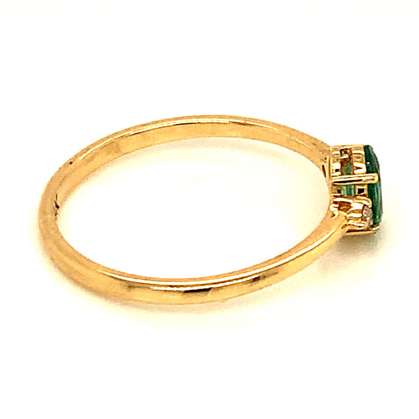 Anillo con esmeralda en oro amarillo 14kt. ANTES: $499