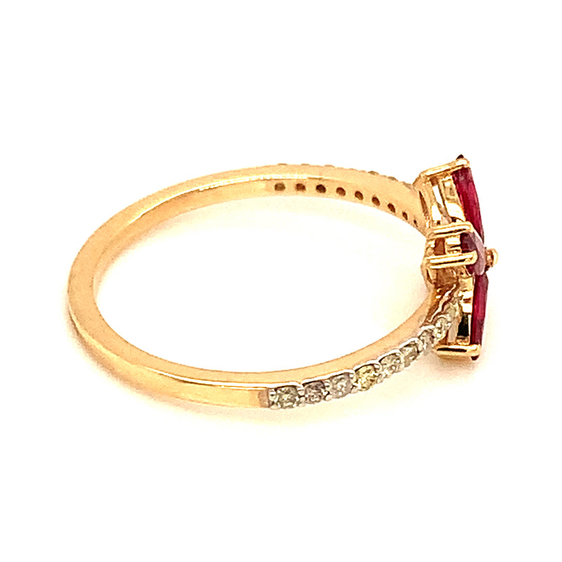 Anillo de rubi en oro amarillo 14k.