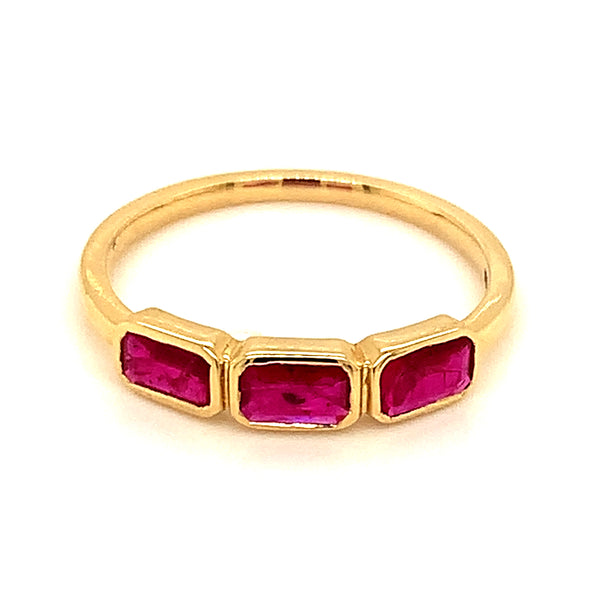 Anillo de rubi en oro amarillo 14k.