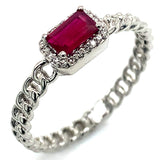 Anillo con rubí y diamantes en oro blanco 14KT