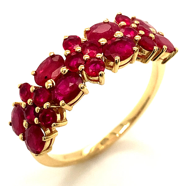 Anillo de rubi en oro amarillo 14k.