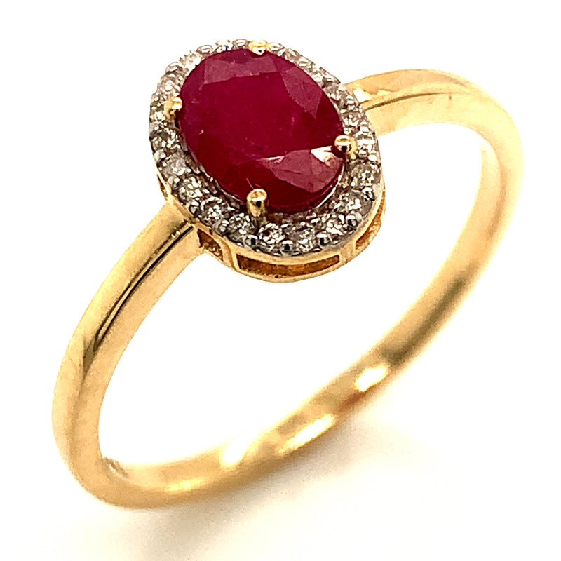 Anillo de rubi en oro amarillo 14k.