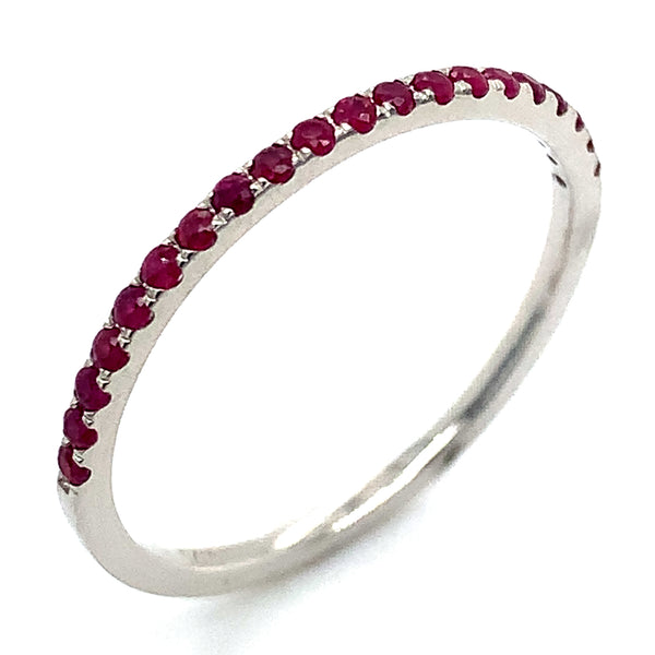 Anillo de rubi en oro blanco 14k.