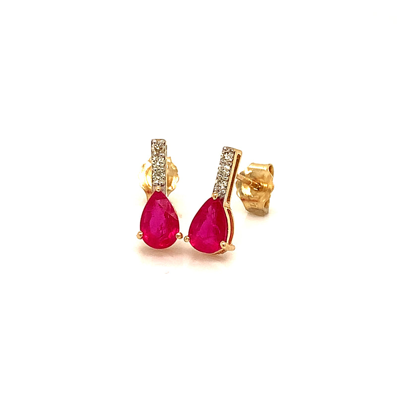 Aretes de rubí en oro amarillo 14kt