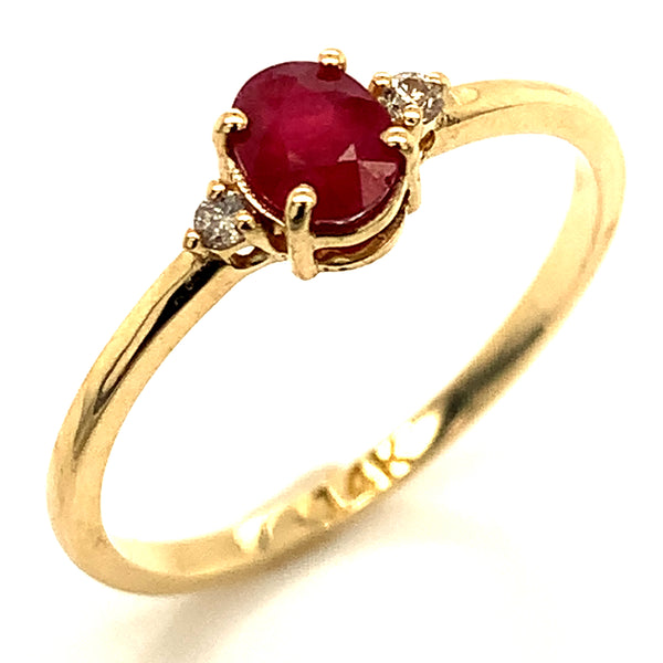 Anillo de rubi en oro amarillo 14k.