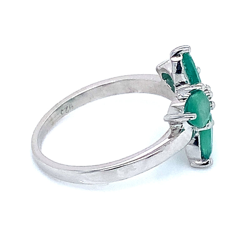 Anillo de esmeralda en plata 925.