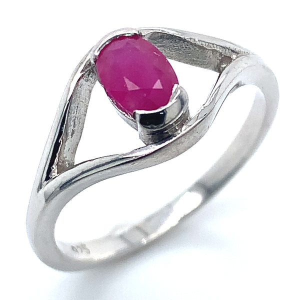 Anillo de rubí en plata 925