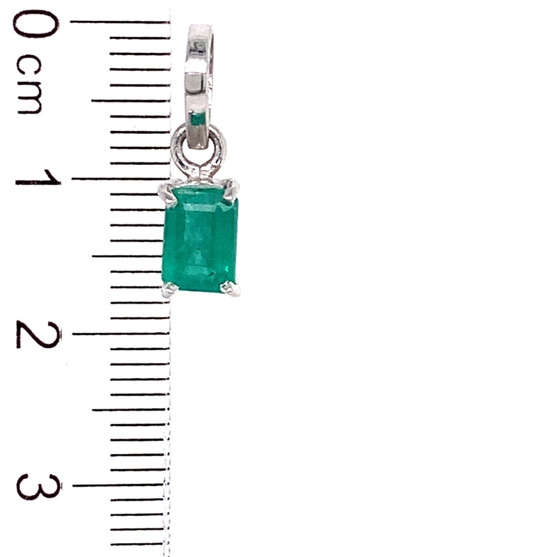 Dije de esmeralda en plata 925.