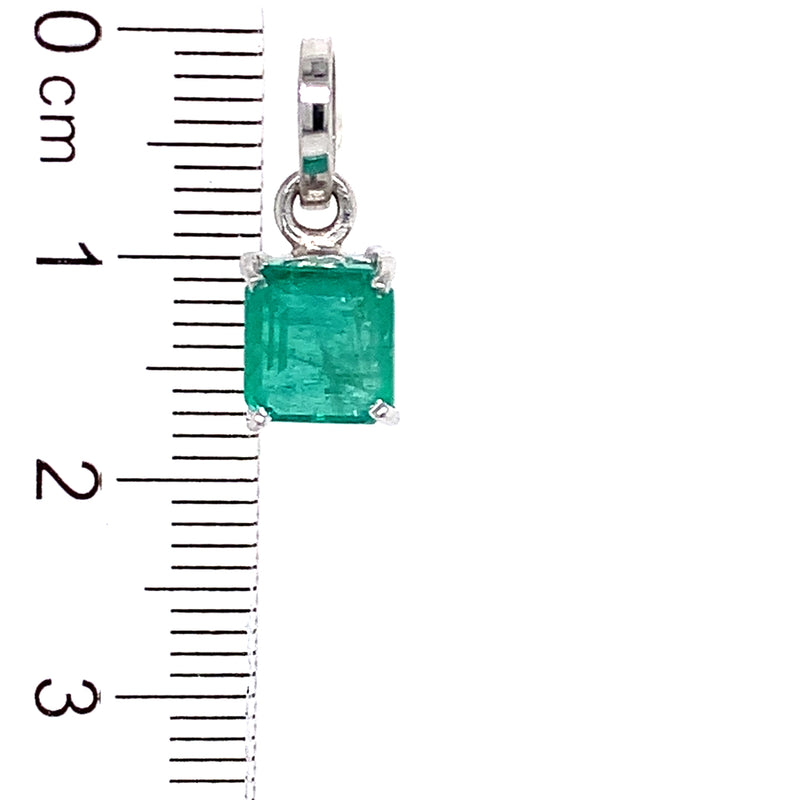 Dije de esmeralda en plata 925.