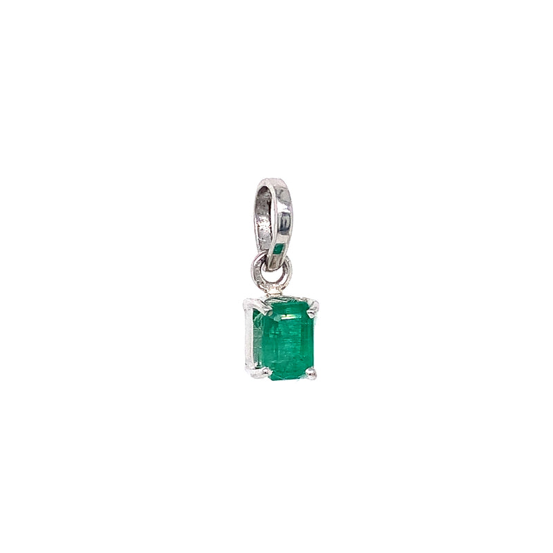 Dije de esmeralda en plata 925.