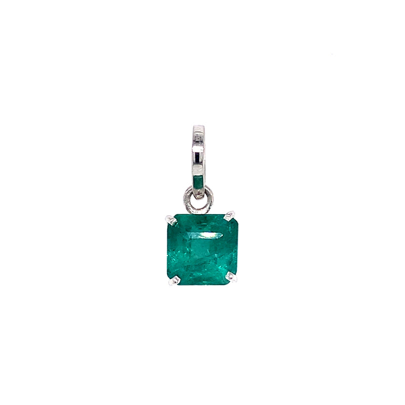 Dije de esmeralda en plata 925.