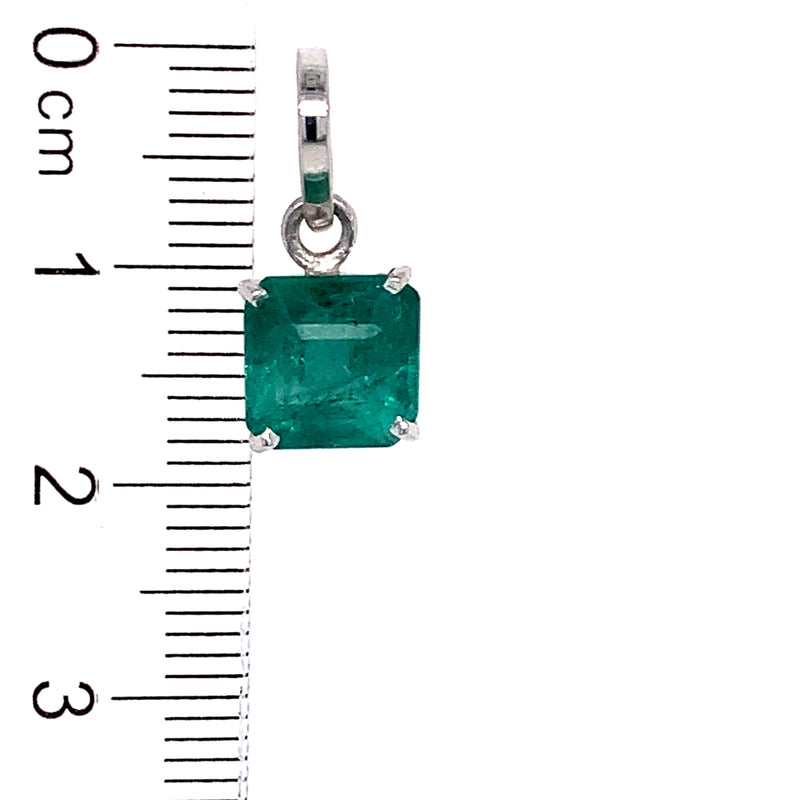 Dije de esmeralda en plata 925.