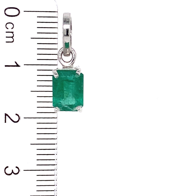 Dije de esmeralda en plata 925.