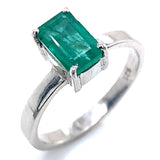 Anillo de esmeralda en plata 925.