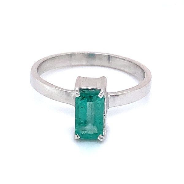 Anillo de esmeralda en plata 925.