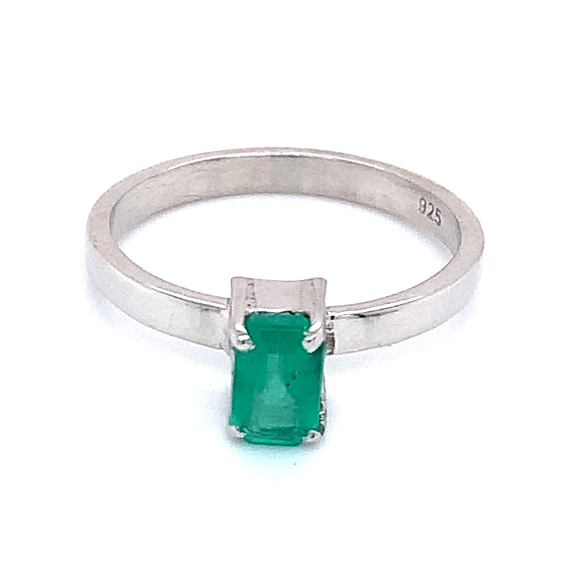 Anillo de esmeralda en plata 925.
