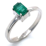 Anillo de esmeralda en plata 925.