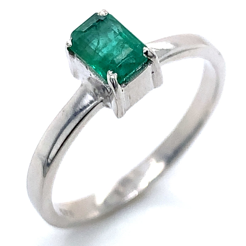 Anillo de esmeralda en plata 925.