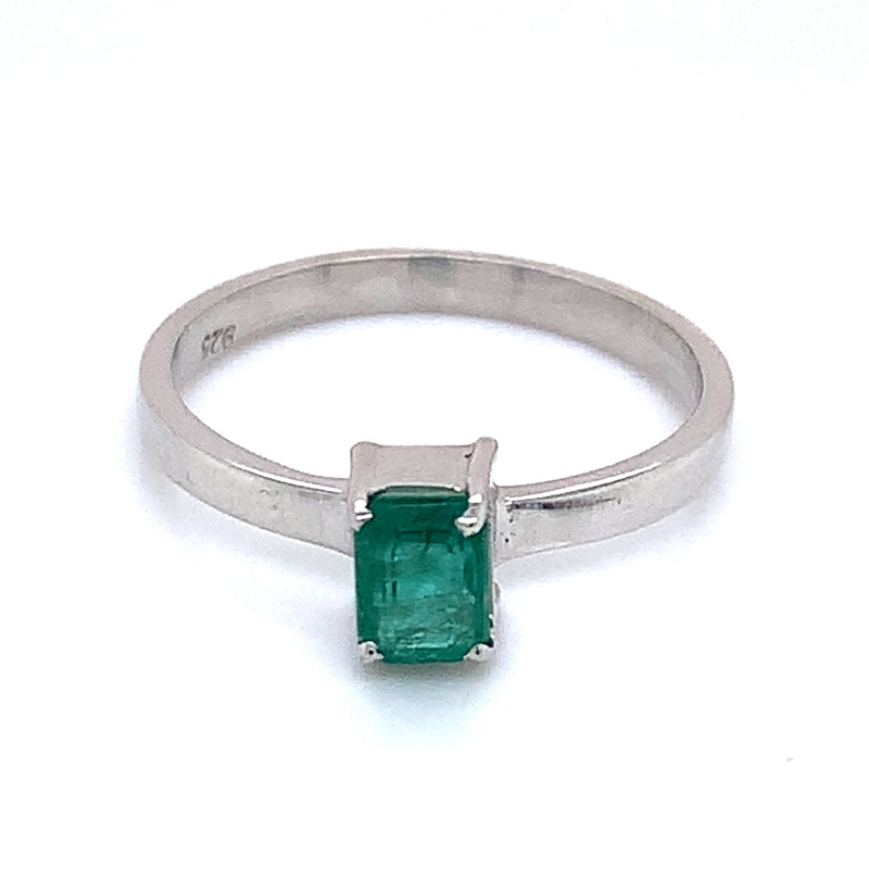 Anillo de esmeralda en plata 925.