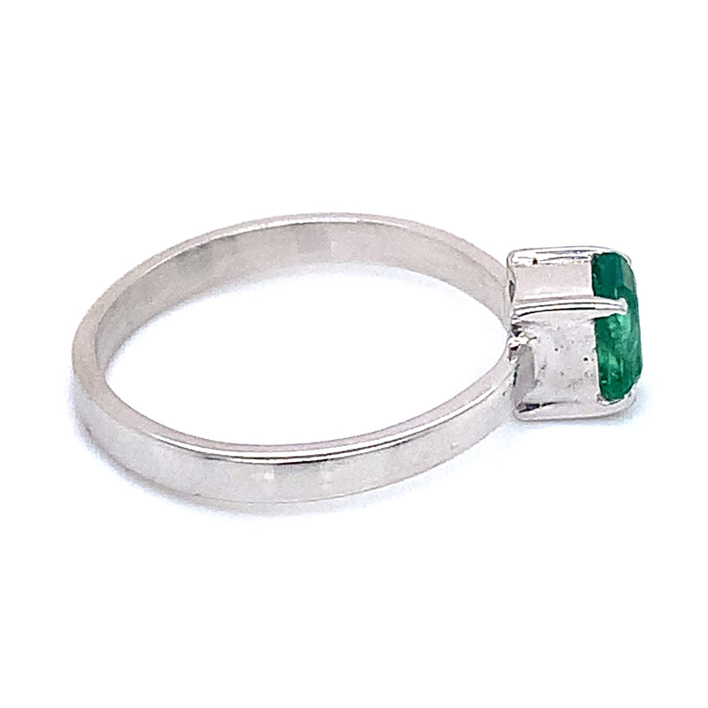 Anillo de esmeralda en plata 925.