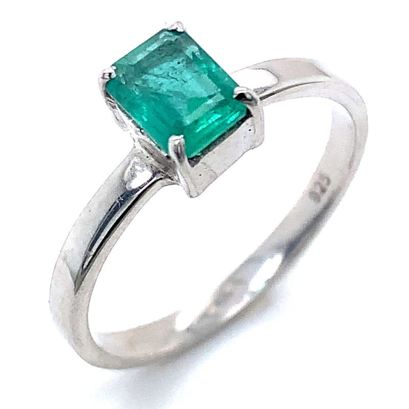 Anillo de esmeralda en plata 925.