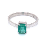 Anillo de esmeralda en plata 925.