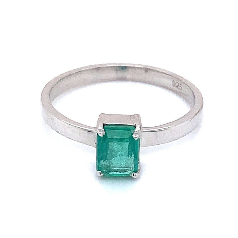Anillo de esmeralda en plata 925.