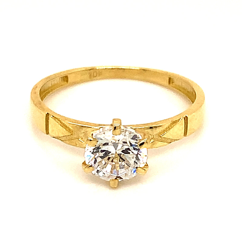 Anillo con circones en oro amarillo 10kt.