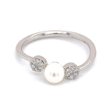 Anillo de perla con diamante en oro blanco 14kt.