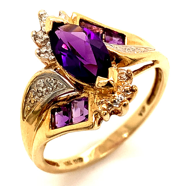 Anillo de amatista en oro amarillo 10kt.