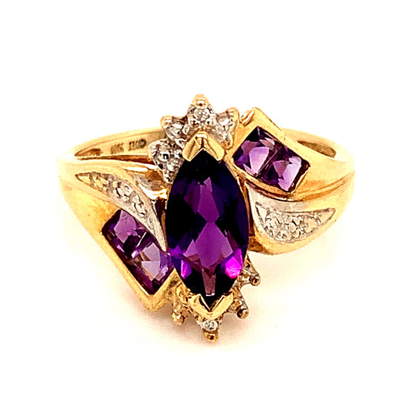 Anillo de amatista en oro amarillo 10kt.