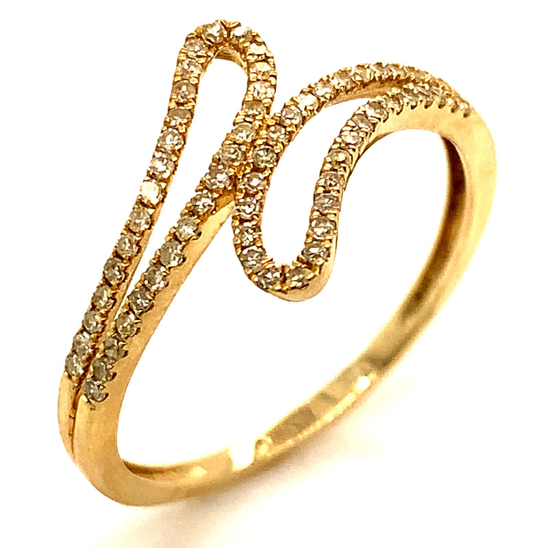 (ND) Anillo con diamantes en oro amarillo 14kt