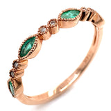 Anillo de esmeralda con diamantes en oro rosado 14kt.