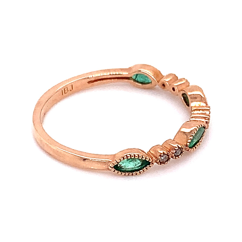 Anillo de esmeralda con diamantes en oro rosado 14kt.