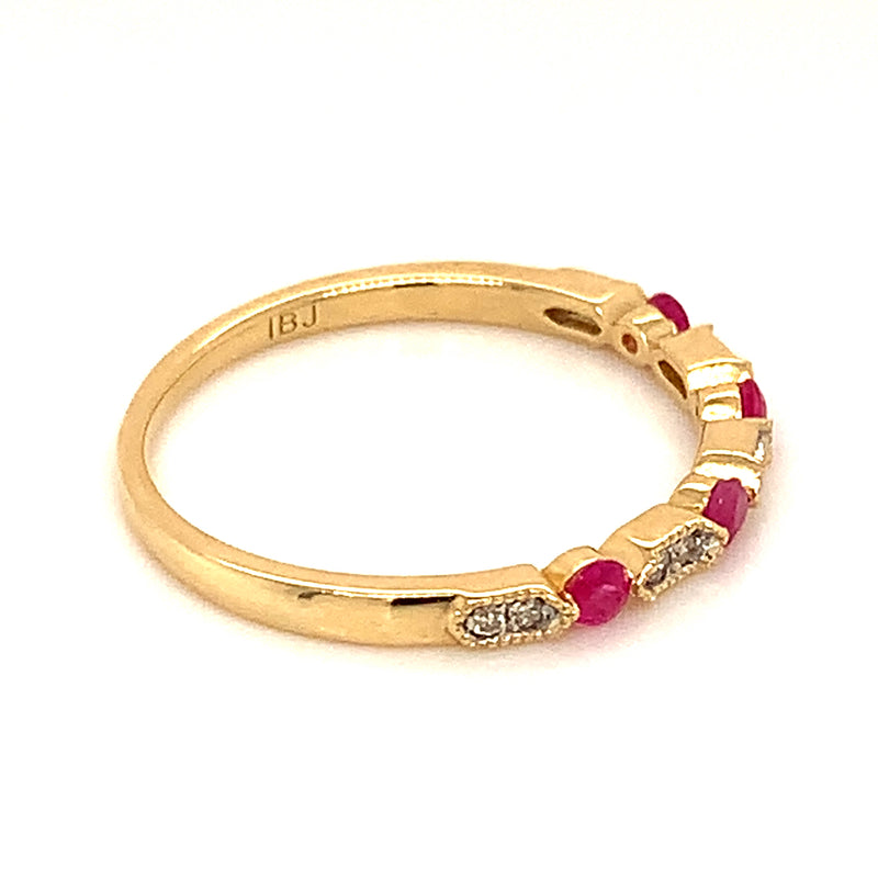 Anillo de rubi en oro amarillo 14k.
