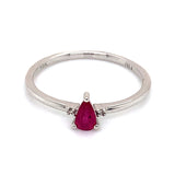 Anillo de rubí con diamantes en oro blanco 10kt.