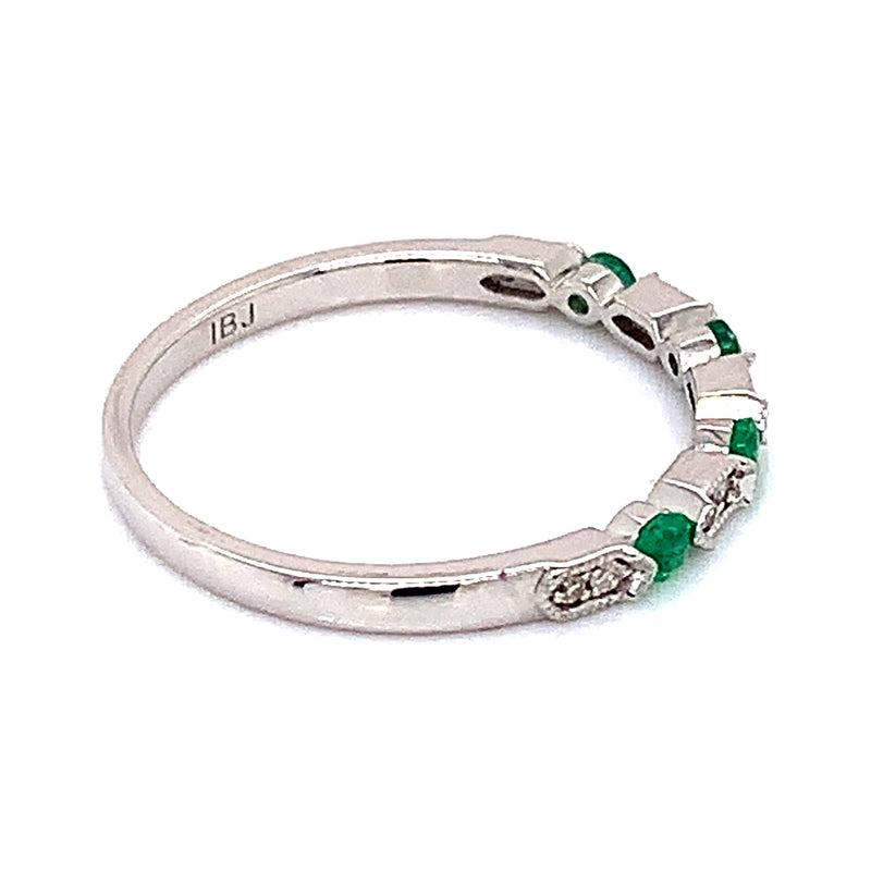 Anillo de esmeralda en oro blanco 14kt.