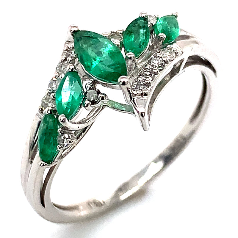Anillo de Esmeralda con diamantes en oro blanco 10kt.