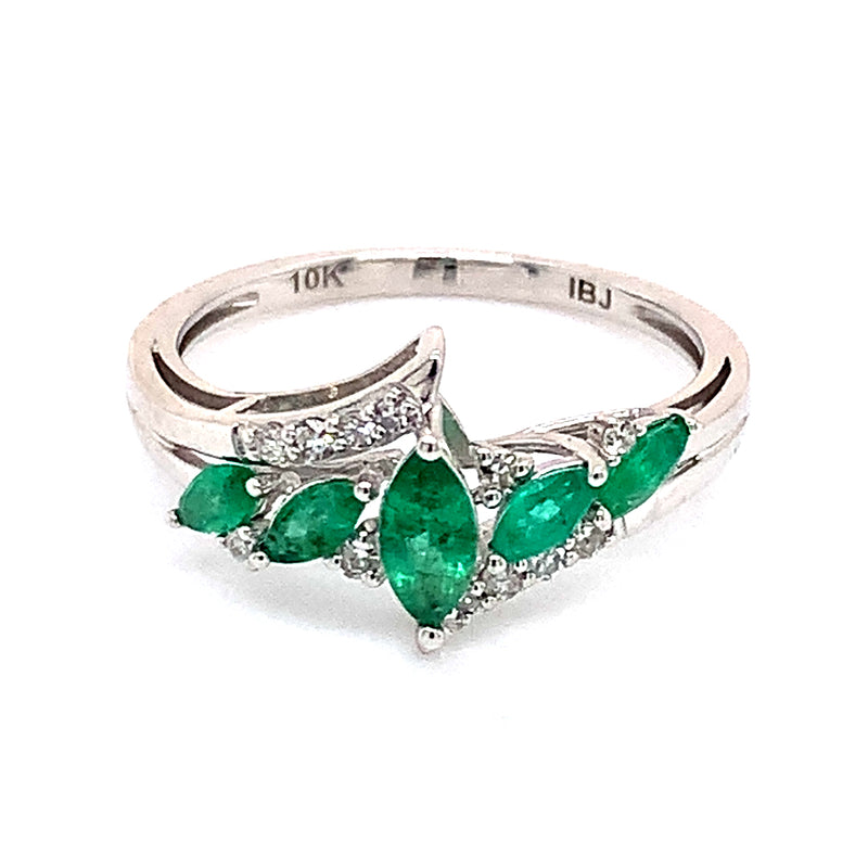 Anillo de Esmeralda con diamantes en oro blanco 10kt.