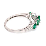Anillo de Esmeralda con diamantes en oro blanco 10kt.