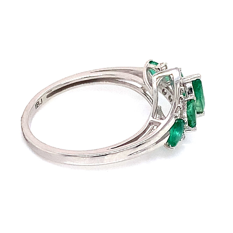 Anillo de Esmeralda con diamantes en oro blanco 10kt.