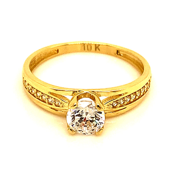 Anillo con circones en oro amarillo 10kt.