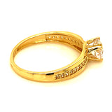 Anillo con circones en oro amarillo 10kt.