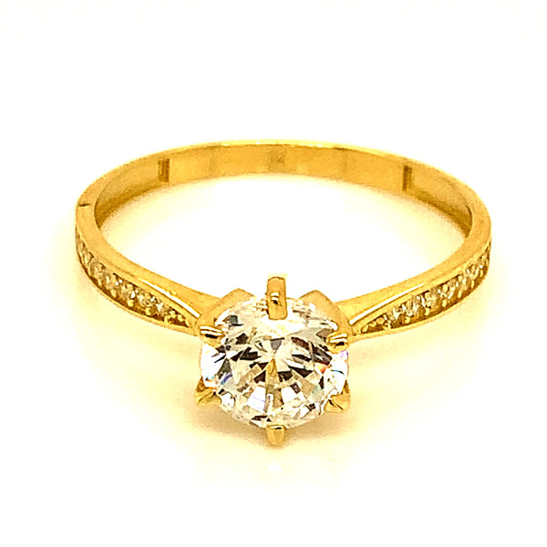 Anillo con circones en oro amarillo 10kt.